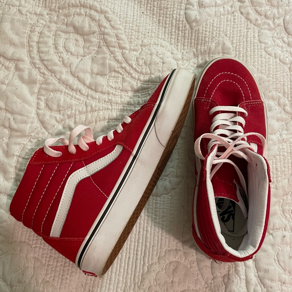 Red vans, size 8 in women and 6.5 in mens.